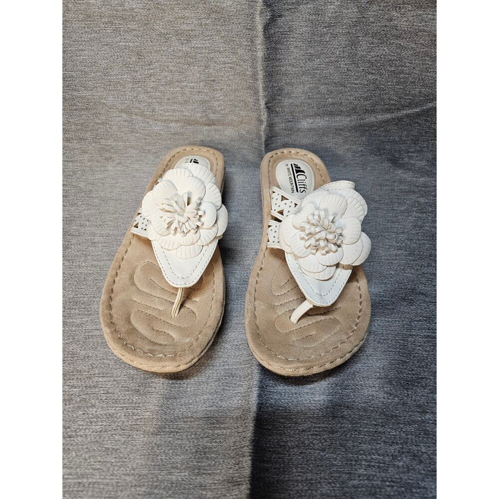 Cliffs by White Mountain Sz 8M Cynthia Faux Leather Thong Sandals White Comfort - Picture 2 of 8